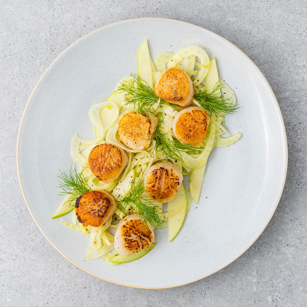 Grilled scallops on fennel and apple salad - recipe